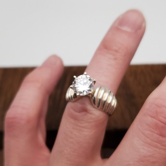 Size 6 925 Sterling Silver Clear Cubic Zirconia Unique Quality Ring - Picture 4 of 9